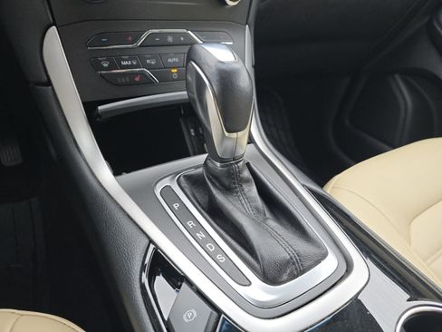Used 2015 Ford Edge SEL w/ Equipment Group 201A AWD/4WD image 29