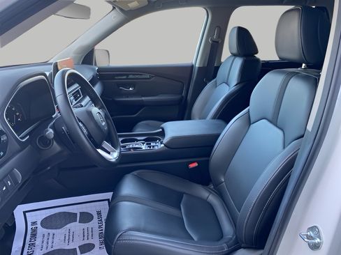 Used 2025 Honda Pilot EX-L image 8