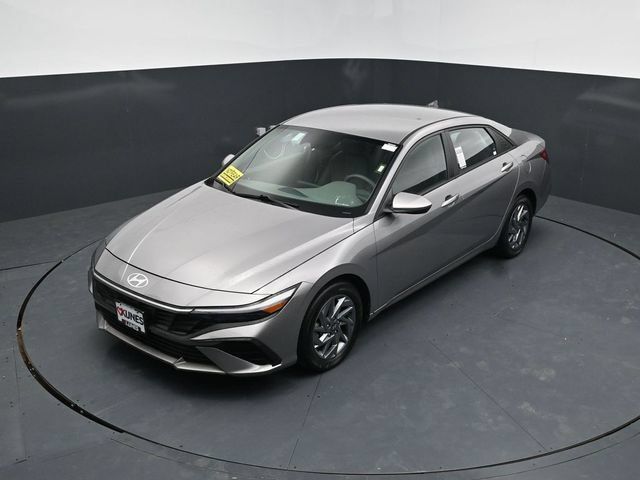 Used 2024 Hyundai Elantra SEL FWD image 51