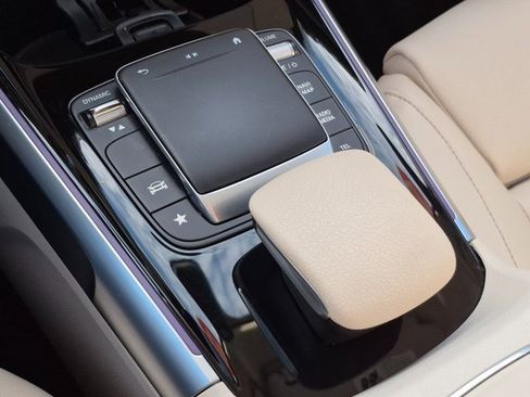 Used 2021 Mercedes-Benz GLB 250 image 12