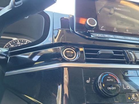 Used 2024 Nissan Pathfinder SV FWD image 27