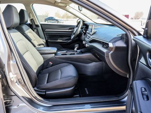 Used 2022 Nissan Altima 2.5 SV FWD image 14