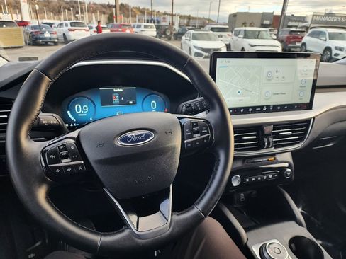 Used 2024 Ford Escape Platinum image 17