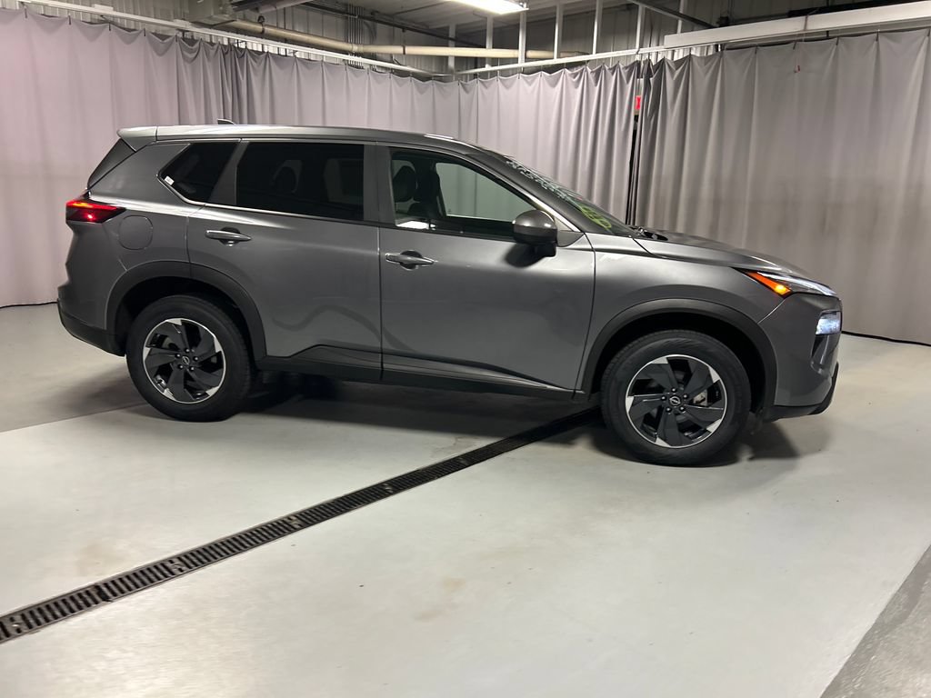 Used 2025 Nissan Rogue SV AWD/4WD image 8