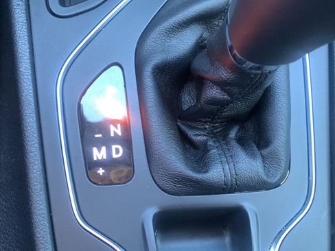 Used 2019 Jeep Cherokee Latitude Plus image 20