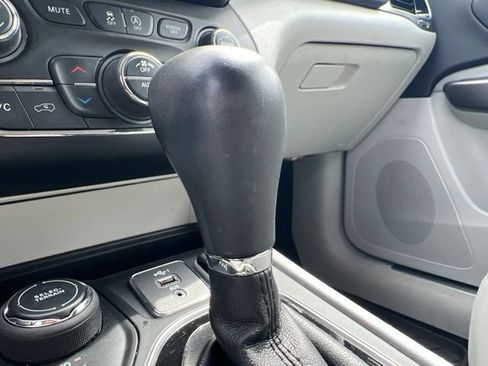 Used 2019 Jeep Cherokee Limited AWD/4WD image 24