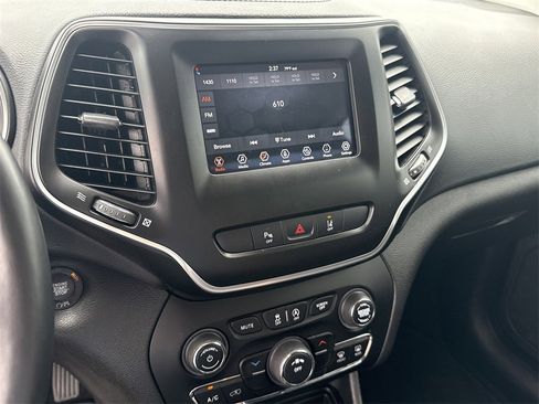 Used 2021 Jeep Cherokee Latitude Plus image 20