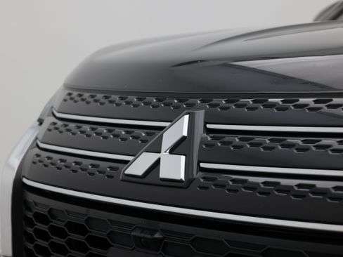 Used 2024 Mitsubishi Outlander ES FWD image 10