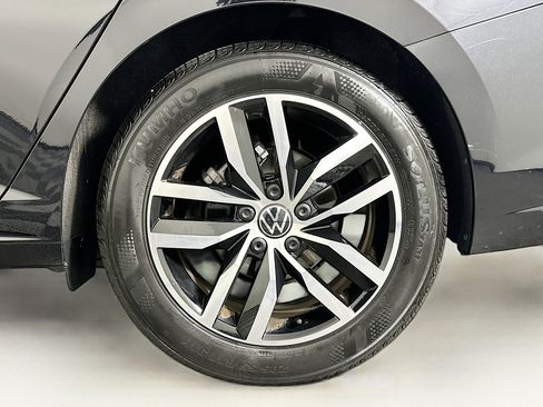 Used 2025 Volkswagen Jetta SE image 11