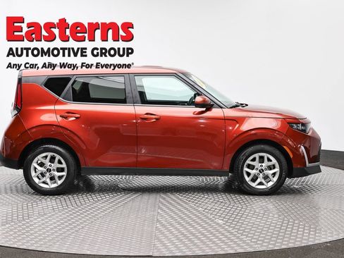 Used 2023 Kia Soul LX w/ Option Group 015 FWD image 4