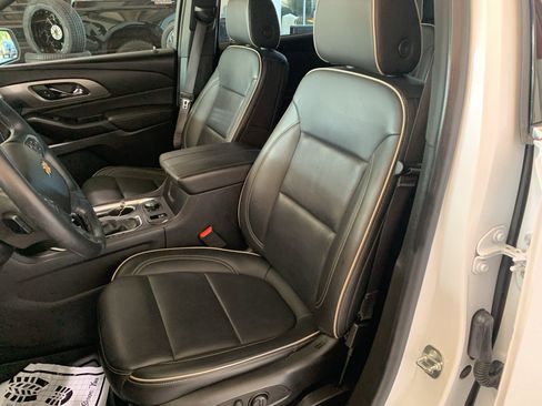 Used 2023 Chevrolet Traverse Premier FWD image 13