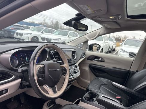 Used 2019 Chrysler Pacifica Limited w/ Advanced Safetytec Group image 10