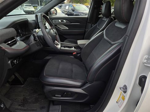 Used 2025 Ford Explorer ST image 19