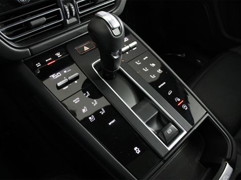 Certified 2025 Porsche Macan image 18