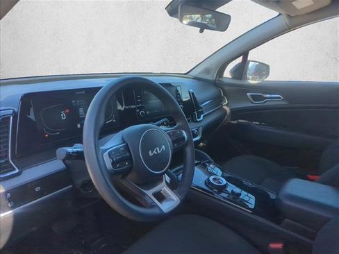 Used 2023 Kia Sportage LX image 5