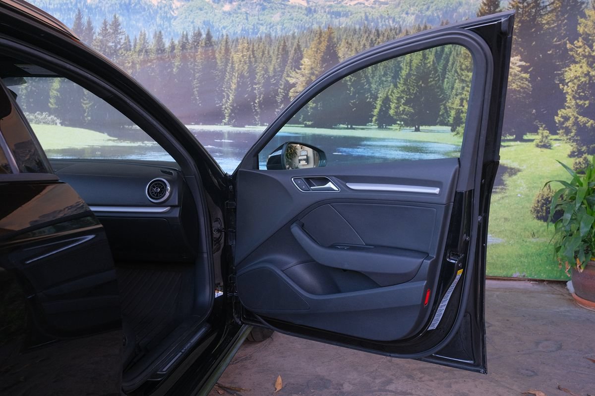 Used 2018 Audi A3 e-tron Premium FWD image 31