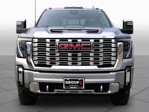 Used 2024 GMC Sierra 2500 Denali w/ Denali Reserve Package AWD/4WD image 4