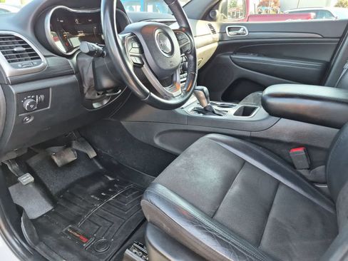 Used 2020 Jeep Grand Cherokee Laredo w/ Laredo X Package RWD image 2