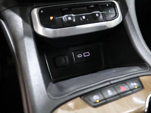Used 2021 GMC Acadia SLE w/ Driver Convenience Package FWD image 26