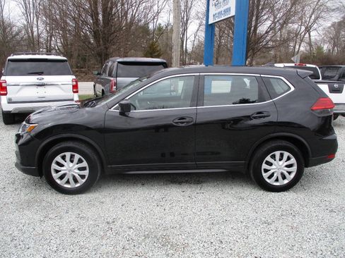 Used 2017 Nissan Rogue S image 2