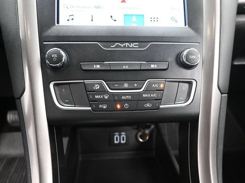 Used 2019 Ford Fusion SE FWD image 16