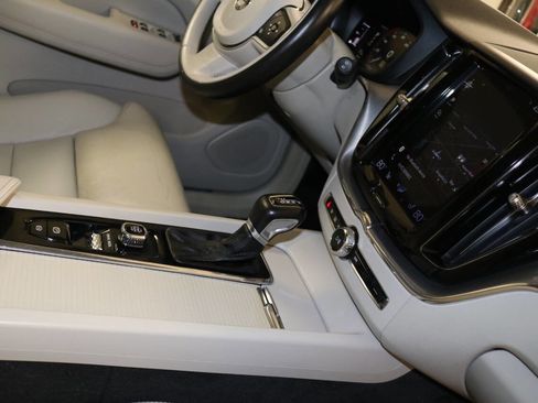 Used 2019 Volvo XC60 T5 Momentum w/ Premium Package image 49