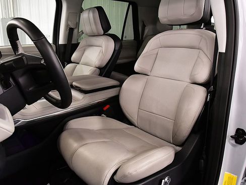 Used 2025 Lincoln Navigator Reserve AWD/4WD image 27