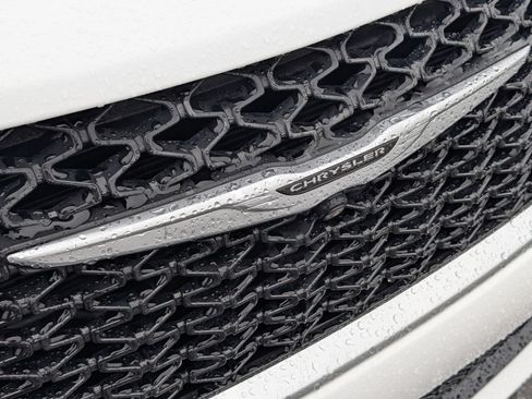 Used 2022 Chrysler Pacifica Pinnacle image 5