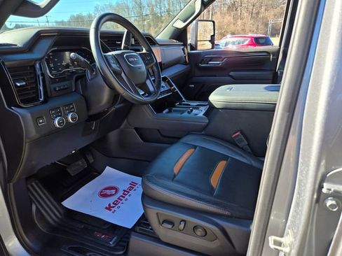Used 2025 GMC Sierra 2500 AT4 w/ AT4 Premium Plus Package image 9