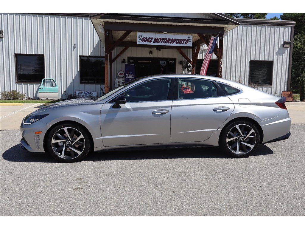 Used 2021 Hyundai Sonata SEL Plus w/ Tech Package FWD image 2
