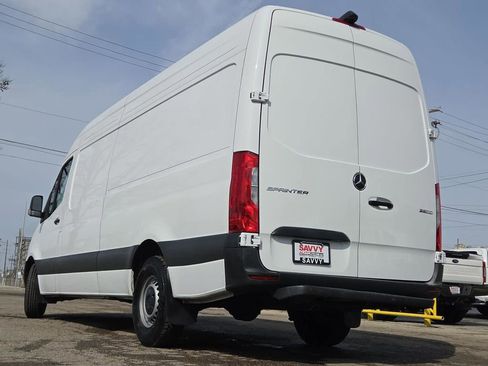 Used 2024 Mercedes-Benz Sprinter 2500 w/ Acoustic Package image 13