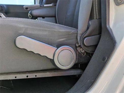 Certified 2015 Jeep Wrangler Unlimited Rubicon w/ Dual Top Group image 21