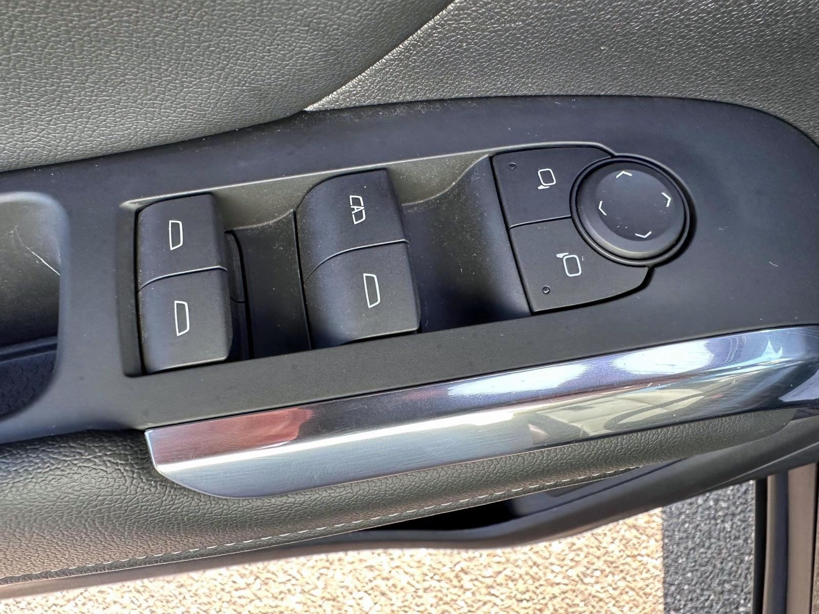 Used 2024 Chevrolet Traverse LT AWD/4WD image 9