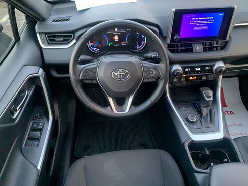 Used 2023 Toyota RAV4 SE w/ Convenience Package image 18