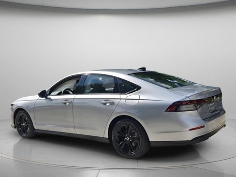 Used 2025 Honda Accord SE image 7