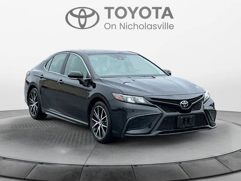 Used 2024 Toyota Camry SE w/ Cold Weather Package image 8