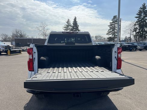 Used 2022 Chevrolet Silverado 1500 ZR2 w/ Technology Package image 11