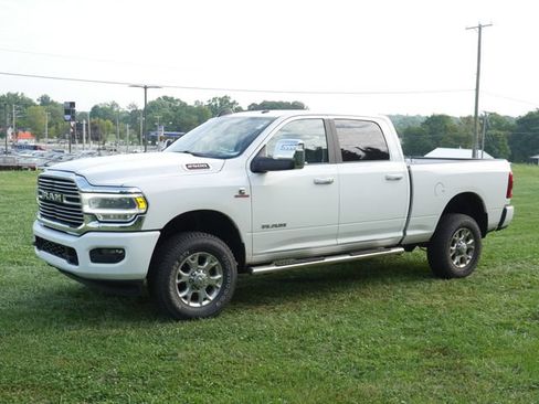 Used 2024 RAM 2500 Laramie AWD/4WD image 3