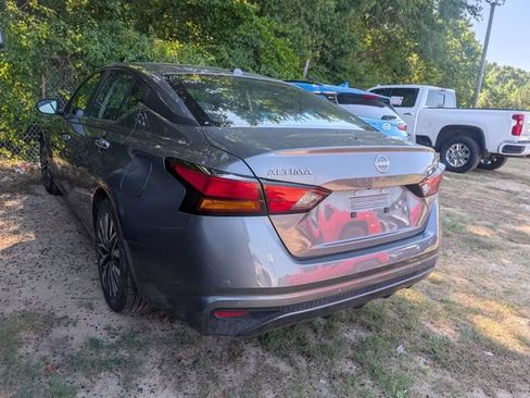 Used 2025 Nissan Altima 2.5 SV FWD image 4