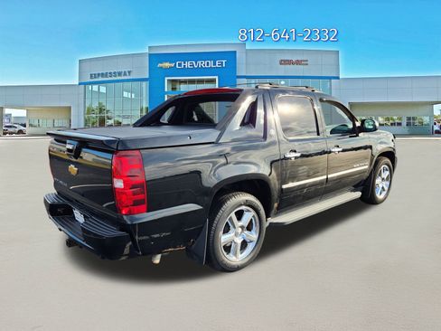 Used 2013 Chevrolet Avalanche LTZ image 7