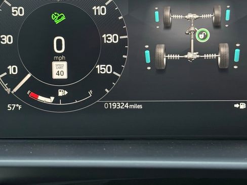 Used 2024 Land Rover Discovery Dynamic SE image 32