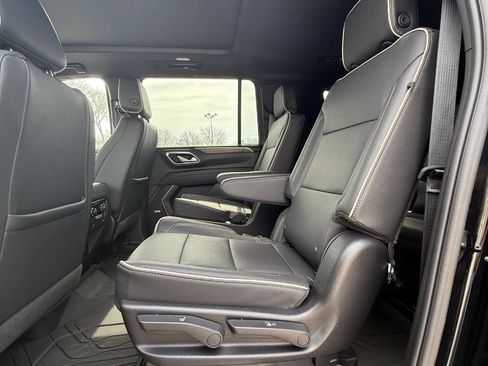 Used 2024 Chevrolet Suburban Premier w/ Premium Package 2 image 7