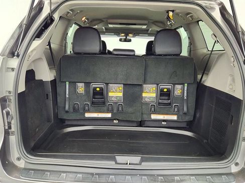 Used 2017 Toyota Sienna SE Premium FWD image 24