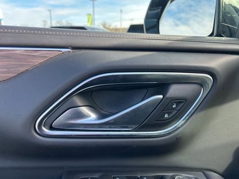 Used 2024 Chevrolet Suburban LT image 12