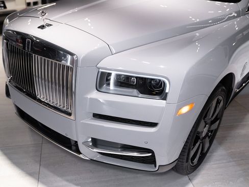 Used 2023 Rolls-Royce Cullinan w/ Cullinan Package image 51
