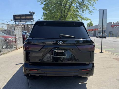 Used 2023 Toyota Sequoia Platinum AWD/4WD image 6