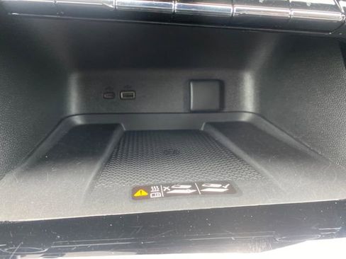 Used 2025 Chevrolet Traverse LT FWD image 40