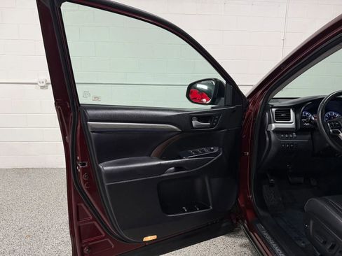 Used 2017 Toyota Highlander Limited Platinum image 8