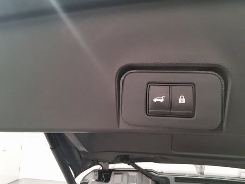 Used 2023 Nissan Rogue SL w/ SL Premium Package image 16