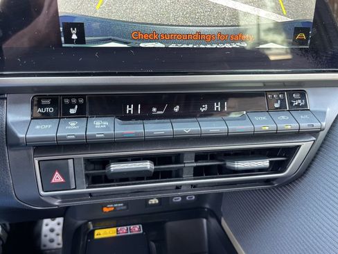 Used 2025 Toyota Camry SE w/ Multimedia Upgrade Package image 12